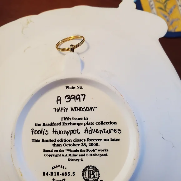 Collectible Pooh plate - Picture 3 of 3